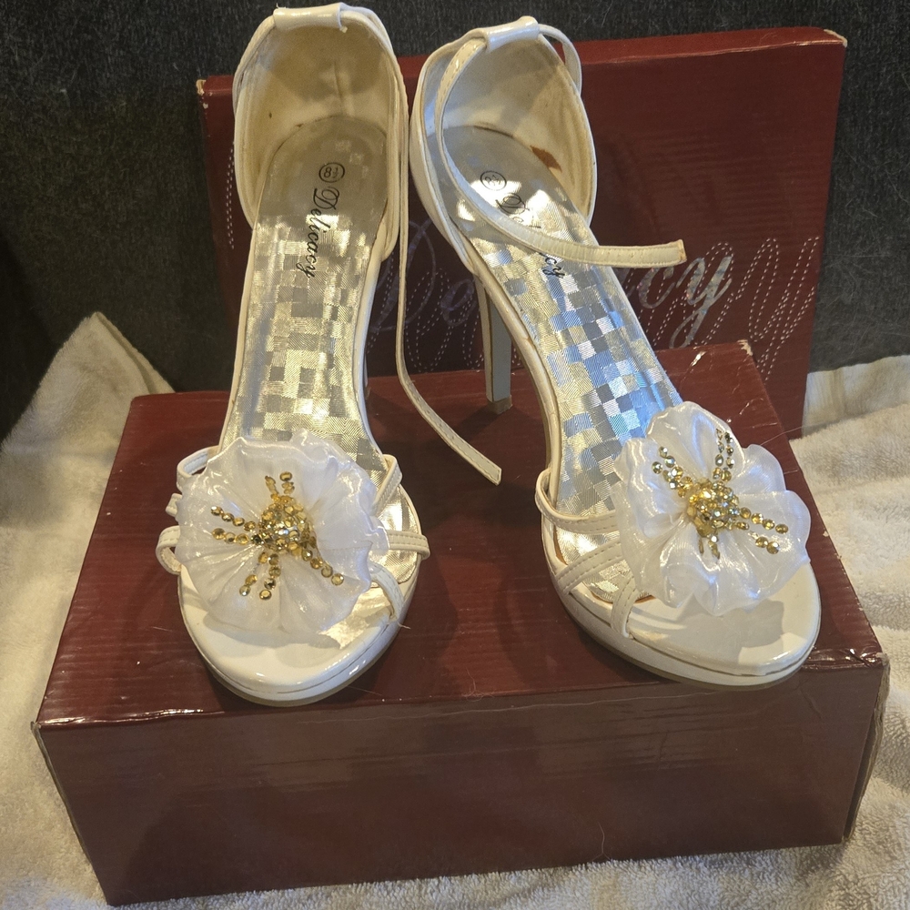 Delicacy White Heels with Gold Beaded Flower